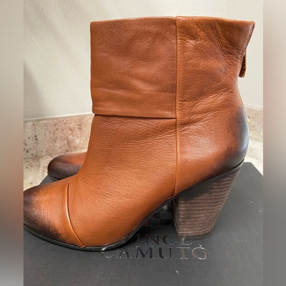 Vince Camuto Hadley, Size 9.5, New Caramel, Oil Sheep, in box - Picture 4 of 8